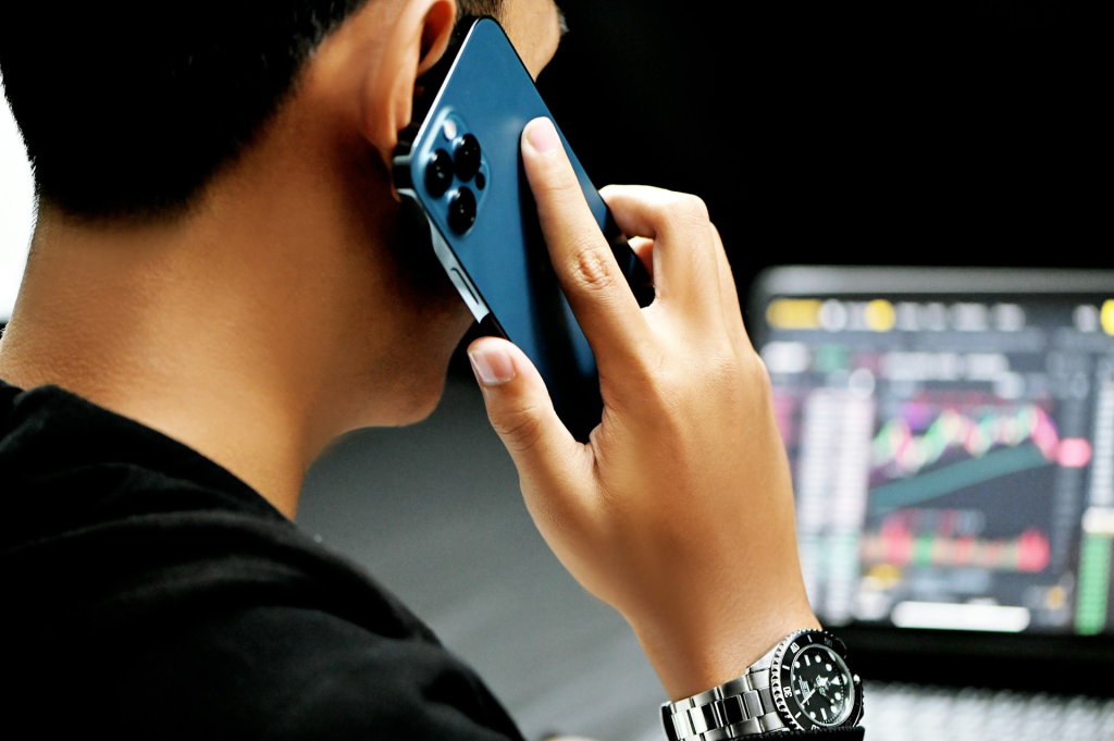 Are You Overpaying for Business Mobiles? A Quick Guide to Spotting Hidden Costs